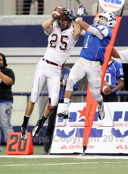 Thumbnail 2 in Cameron Yoe vs. Daingerfield (UIL 2A Division 1 Final) photogallery.