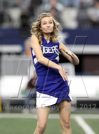 Thumbnail 2 in Cameron Yoe vs. Daingerfield (UIL 2A Division 1 Final) photogallery.