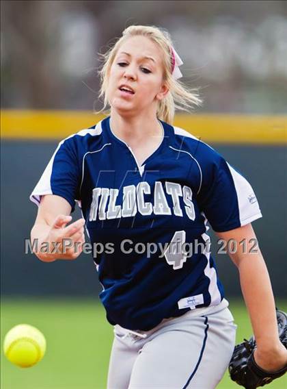 Thumbnail 1 in Tomball Memorial vs Dayton (Fort Bend Christian Classic) photogallery.