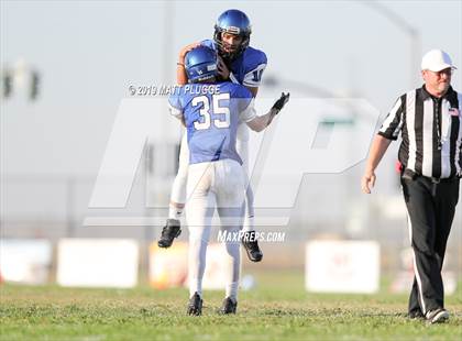 Thumbnail 2 in Frontier vs. Paso Robles photogallery.