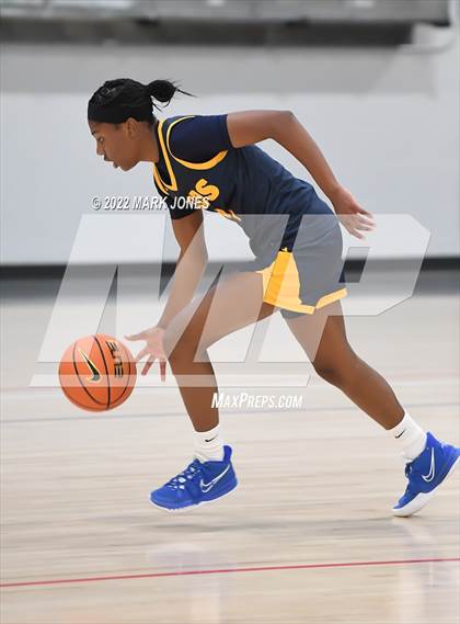 Thumbnail 2 in Phoenix Country Day vs. Colony (Nike Tournament of Champions) photogallery.