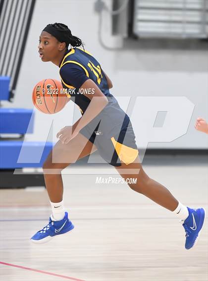 Thumbnail 3 in Phoenix Country Day vs. Colony (Nike Tournament of Champions) photogallery.