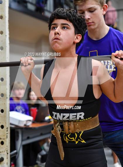 Thumbnail 3 in Hallsville Invitational photogallery.