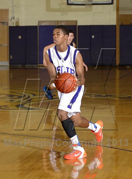 Thumbnail 1 in Islip vs Bayport-Bluepoint (Islip Holiday Tornament) photogallery.