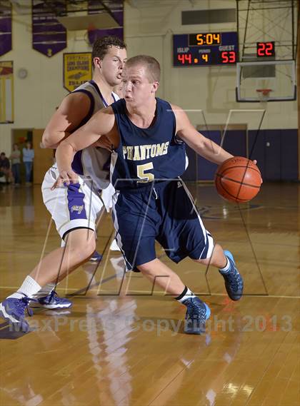 Thumbnail 1 in Islip vs Bayport-Bluepoint (Islip Holiday Tornament) photogallery.
