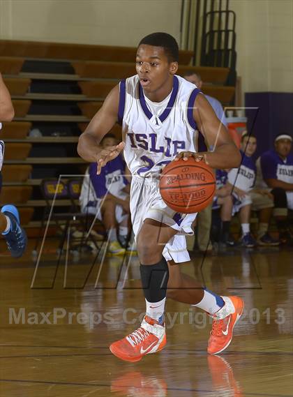 Thumbnail 3 in Islip vs Bayport-Bluepoint (Islip Holiday Tornament) photogallery.