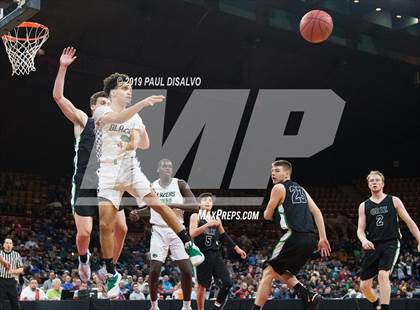 Thumbnail 2 in Overland vs. ThunderRidge (CHSAA 5A Great 8) photogallery.