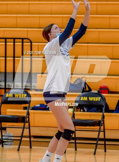 Thumbnail 2 in Olathe East @ Shawnee Mission West photogallery.