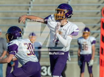 Thumbnail 1 in Lincoln East vs Bellevue West photogallery.