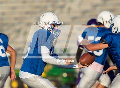 Thumbnail 2 in Lincoln East vs Bellevue West photogallery.