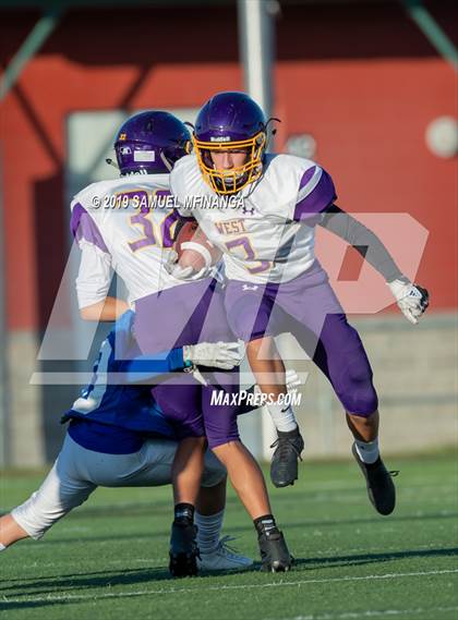 Thumbnail 1 in Lincoln East vs Bellevue West photogallery.