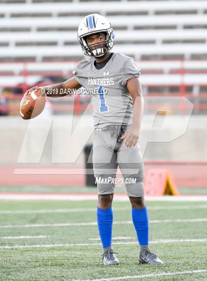 Thumbnail 3 in Long Beach Poly vs. Jordan photogallery.