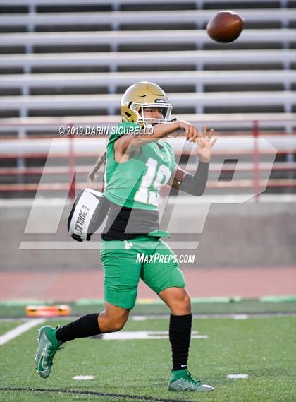 Thumbnail 2 in Long Beach Poly vs. Jordan photogallery.