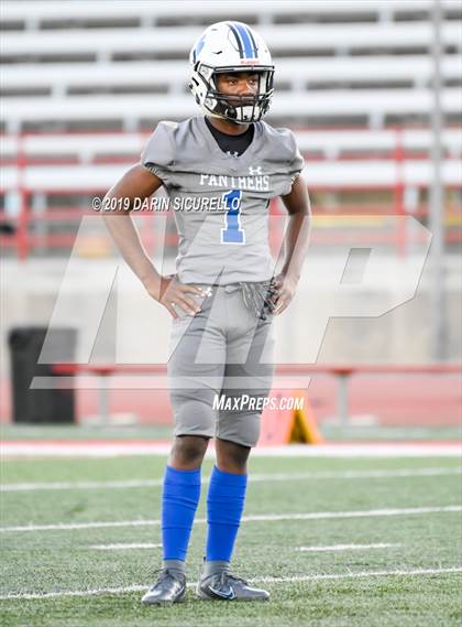 Thumbnail 3 in Long Beach Poly vs. Jordan photogallery.