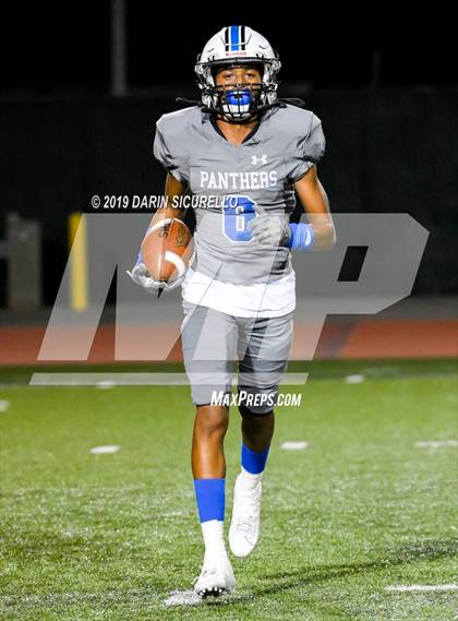 Thumbnail 3 in Long Beach Poly vs. Jordan photogallery.