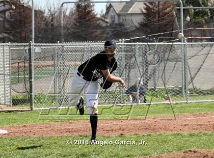 Thumbnail 2 in Newark Memorial vs Liberty photogallery.