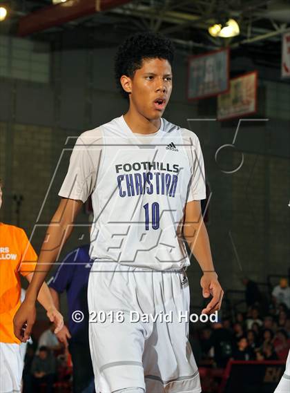 Thumbnail 2 in Foothills Christian @ Mater Dei (Nike Extravaganza) photogallery.