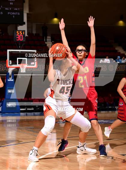 Thumbnail 1 in Tuckahoe vs. Keio Academy of N.Y. (Section 1 Class C Semifinal) photogallery.