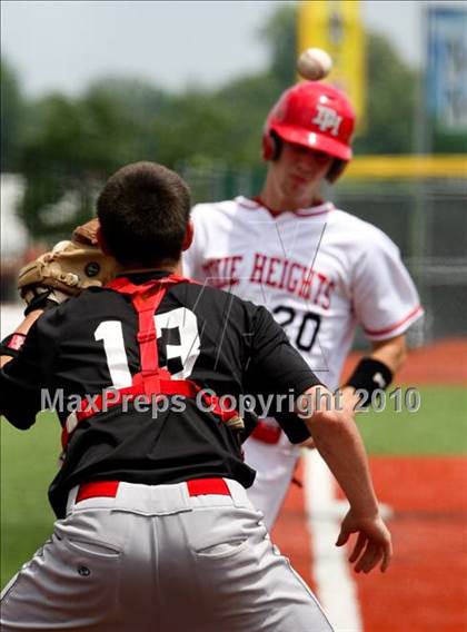 Thumbnail 2 in Newport vs. Dixie Heights (9th Region Tournament) photogallery.