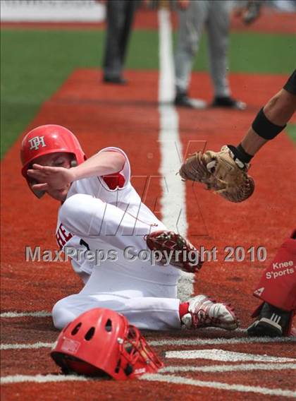 Thumbnail 2 in Newport vs. Dixie Heights (9th Region Tournament) photogallery.