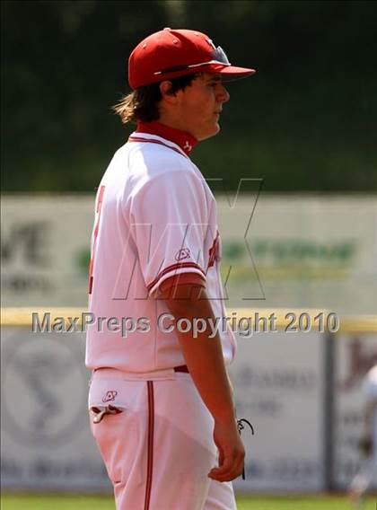 Thumbnail 2 in Newport vs. Dixie Heights (9th Region Tournament) photogallery.