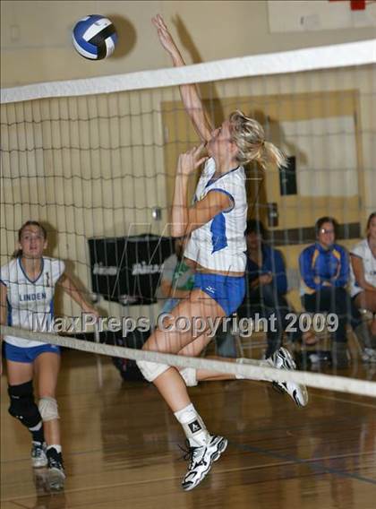 Thumbnail 3 in Bear Creek vs. Linden (Edison Viking Classic) photogallery.