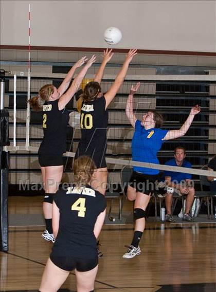 Thumbnail 2 in Desert Christian @ Xavier Prep photogallery.