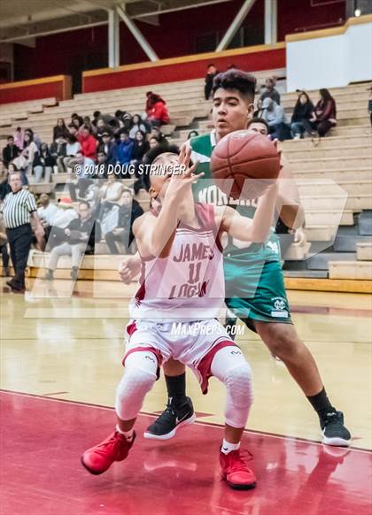 Thumbnail 2 in FR: Moreau Catholic @ James Logan photogallery.