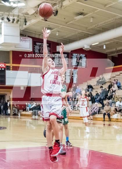 Thumbnail 3 in FR: Moreau Catholic @ James Logan photogallery.