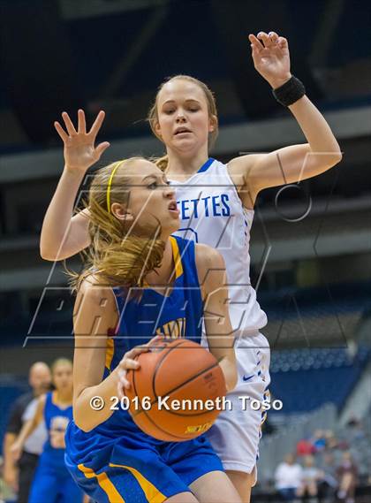 Thumbnail 3 in Nazareth vs. Lipan (UIL 1A Final) photogallery.