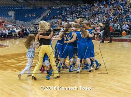 Thumbnail 3 in Nazareth vs. Lipan (UIL 1A Final) photogallery.