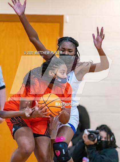 Thumbnail 2 in Zebulon B. Vance vs. Garner Magnet (NCHSAA 4A Final) (1 of 2 - the game) photogallery.