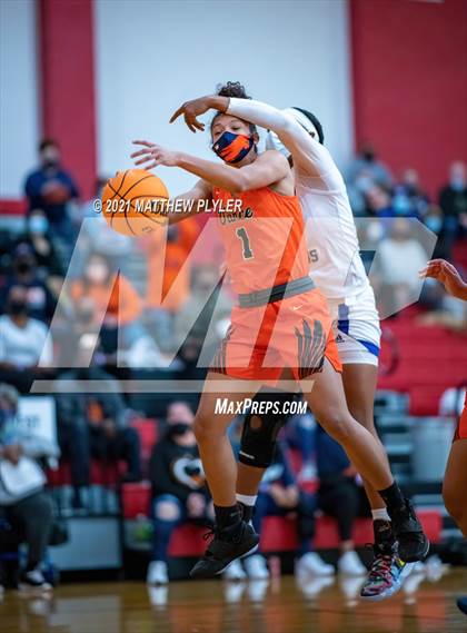 Thumbnail 3 in Zebulon B. Vance vs. Garner Magnet (NCHSAA 4A Final) (1 of 2 - the game) photogallery.