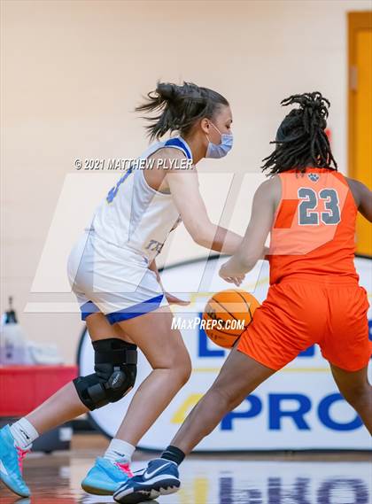 Thumbnail 1 in Zebulon B. Vance vs. Garner Magnet (NCHSAA 4A Final) (1 of 2 - the game) photogallery.
