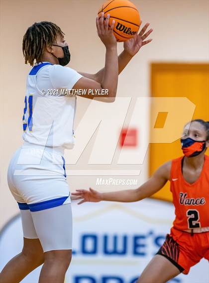 Thumbnail 3 in Zebulon B. Vance vs. Garner Magnet (NCHSAA 4A Final) (1 of 2 - the game) photogallery.