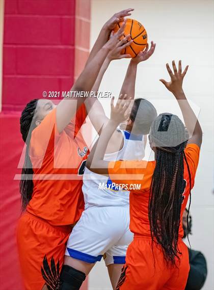 Thumbnail 2 in Zebulon B. Vance vs. Garner Magnet (NCHSAA 4A Final) (1 of 2 - the game) photogallery.