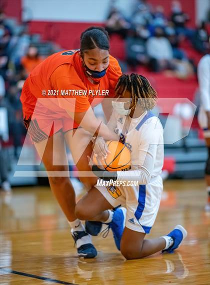 Thumbnail 2 in Zebulon B. Vance vs. Garner Magnet (NCHSAA 4A Final) (1 of 2 - the game) photogallery.