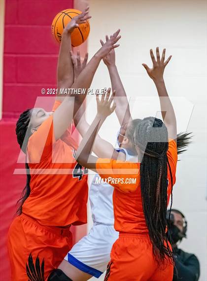 Thumbnail 3 in Zebulon B. Vance vs. Garner Magnet (NCHSAA 4A Final) (1 of 2 - the game) photogallery.