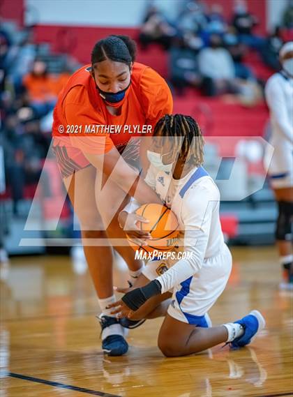 Thumbnail 1 in Zebulon B. Vance vs. Garner Magnet (NCHSAA 4A Final) (1 of 2 - the game) photogallery.