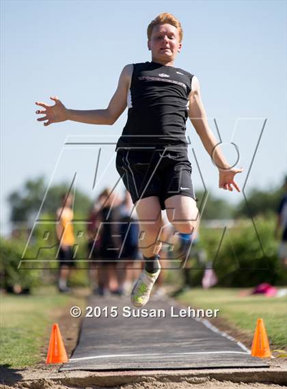 Thumbnail 3 in Sierra Foothill League Tri Meet @ Del Oro photogallery.