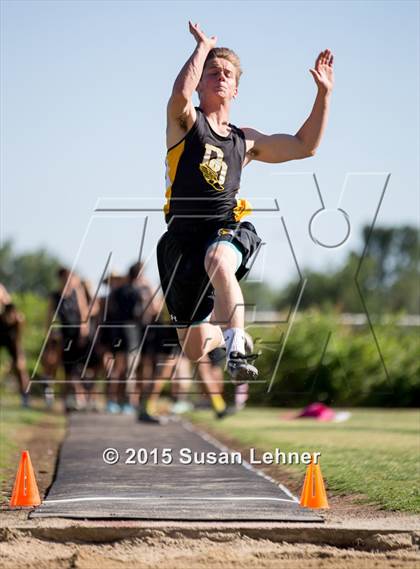 Thumbnail 1 in Sierra Foothill League Tri Meet @ Del Oro photogallery.