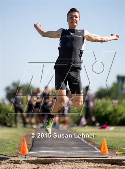 Thumbnail 1 in Sierra Foothill League Tri Meet @ Del Oro photogallery.