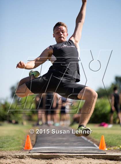 Thumbnail 2 in Sierra Foothill League Tri Meet @ Del Oro photogallery.