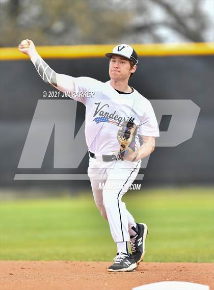Thumbnail 1 in Ellison vs. Vandegrift (Hill Country Classic) photogallery.