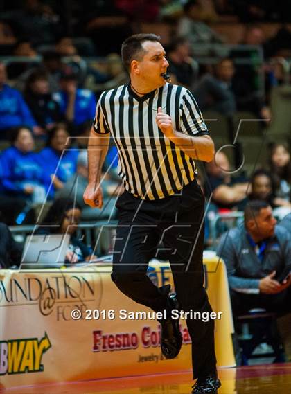Thumbnail 2 in Madera vs. Mission Oak (CIF CS D3 Final) photogallery.
