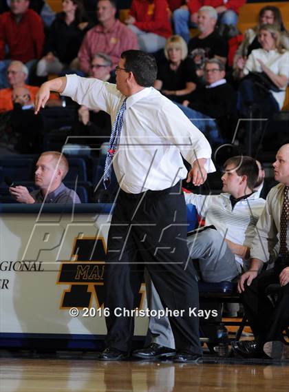 Thumbnail 2 in Murphysboro vs Harrisburg (IHSA 3A Regional Semifinal) photogallery.