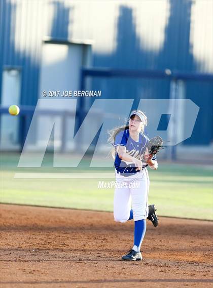 Thumbnail 3 in Clovis vs. Central (CIF CS D1 Final) photogallery.
