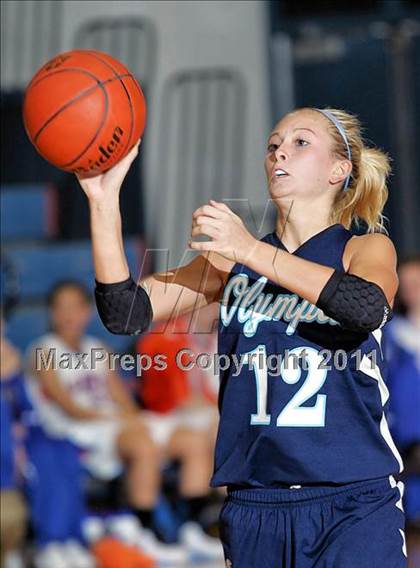 Thumbnail 2 in Olympia vs. Riverton (Kessler's Sports - Riverton Shootout) photogallery.