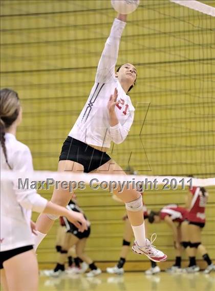 Thumbnail 3 in Rosary vs Trabuco Hills (Aloha Cougar Classic) photogallery.