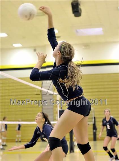 Thumbnail 1 in Rosary vs Trabuco Hills (Aloha Cougar Classic) photogallery.